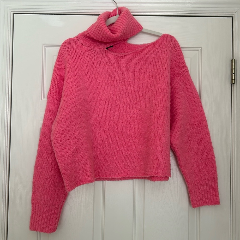Pink shoulder cut out sweater with roll neck